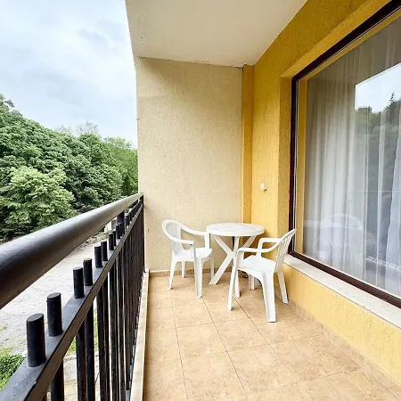 Apartment Palm Breeze Pool Retreat *