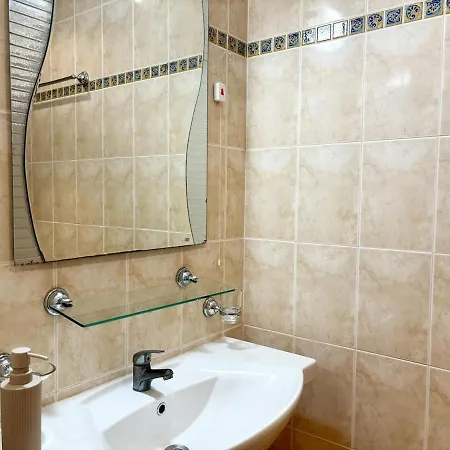 Palm Breeze Pool Retreat Apartment