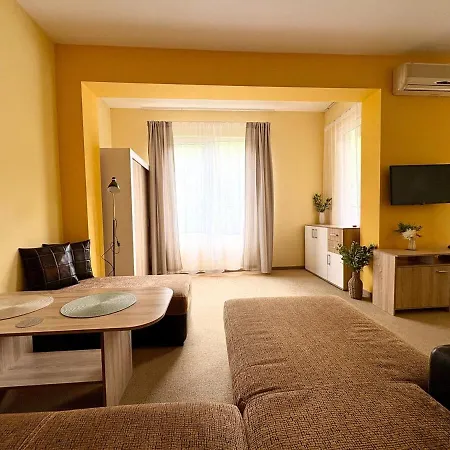 Palm Breeze Pool Retreat Apartament Varna